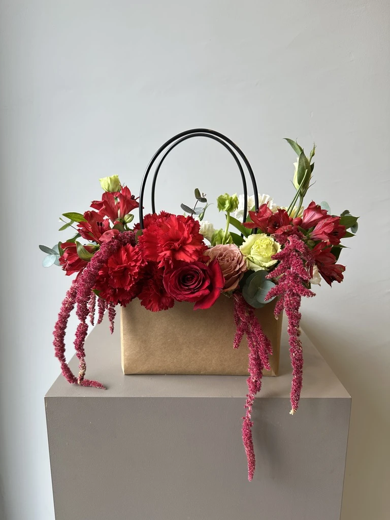 Ayser kutuda çiçek