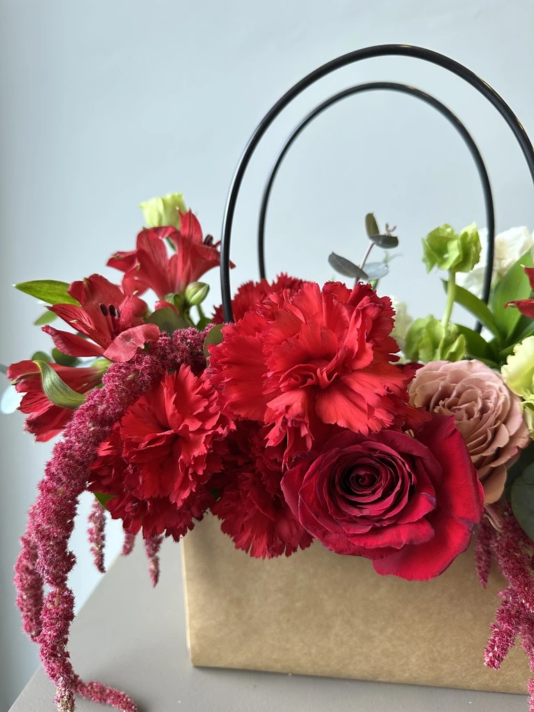 Ayser kutuda çiçek