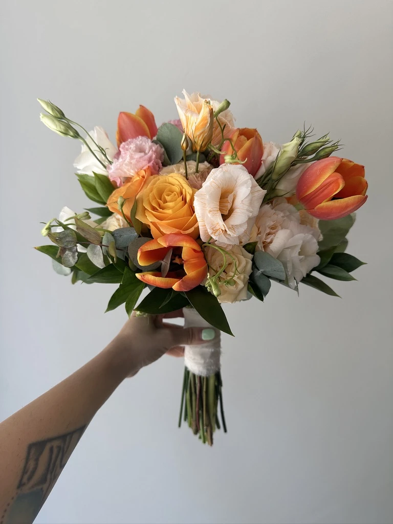 Lale Lisyantus Gül Buketi