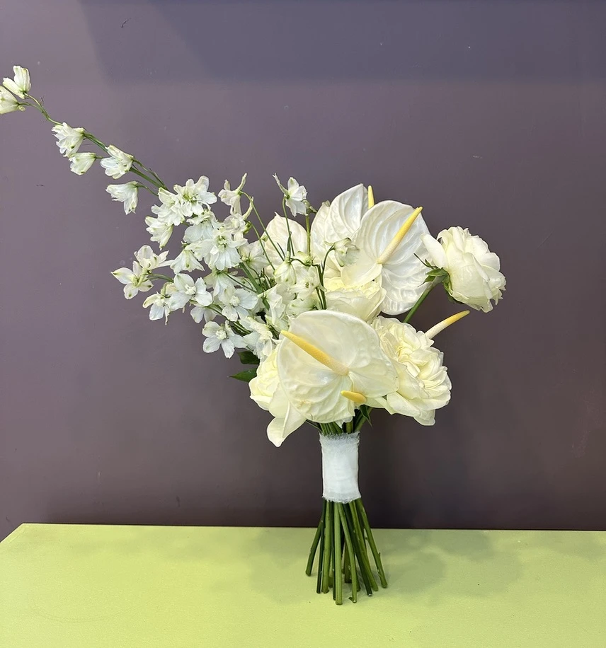 Anthurium Gül Delphurium Buketi