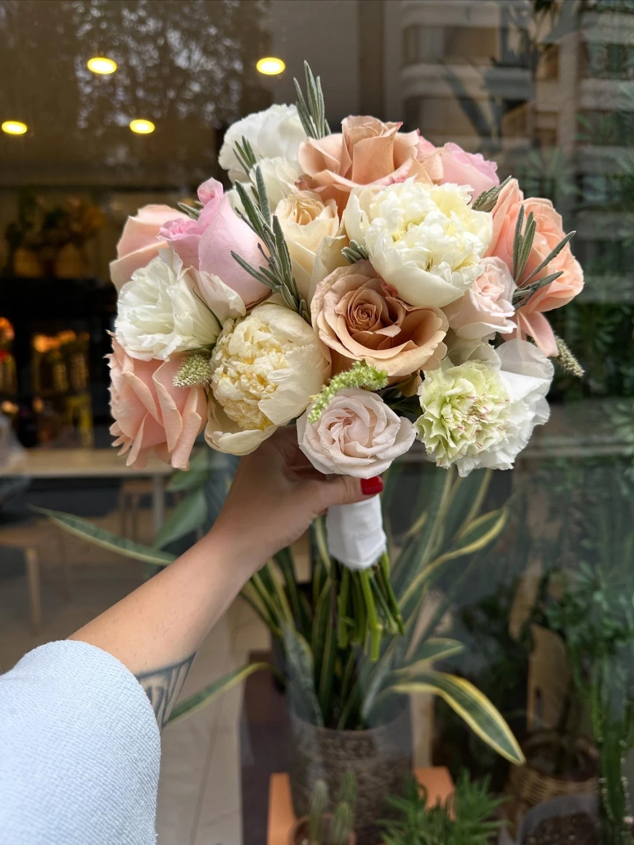 Şakayık Gül Karanfil Buketi