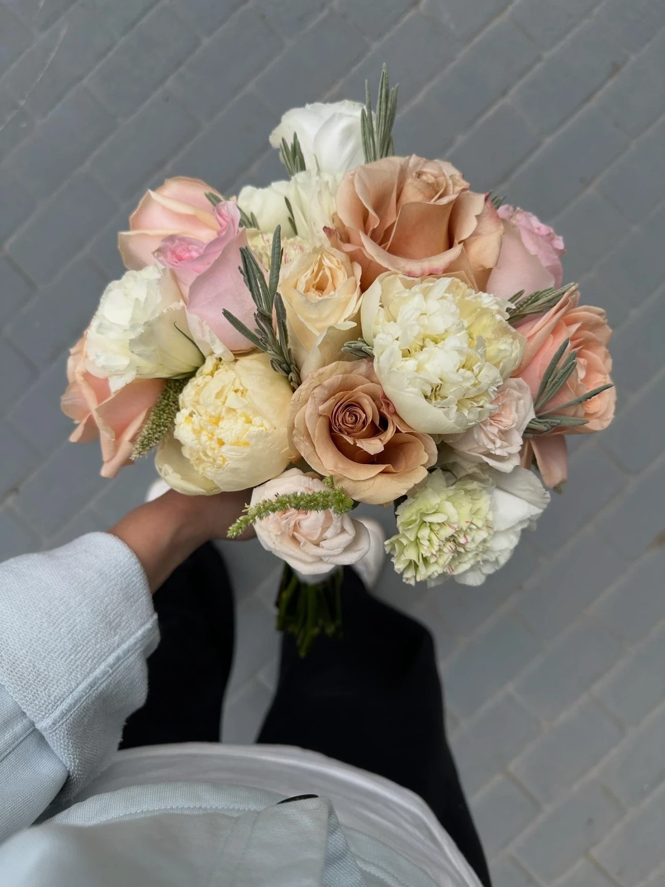 Şakayık Gül Karanfil Buketi